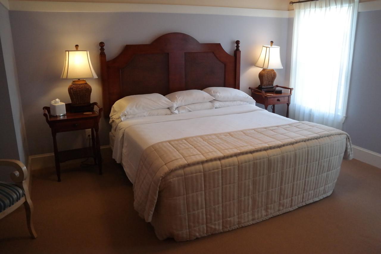 Beach Spa Bed & Breakfast Вирджиния-Бич Номер фото