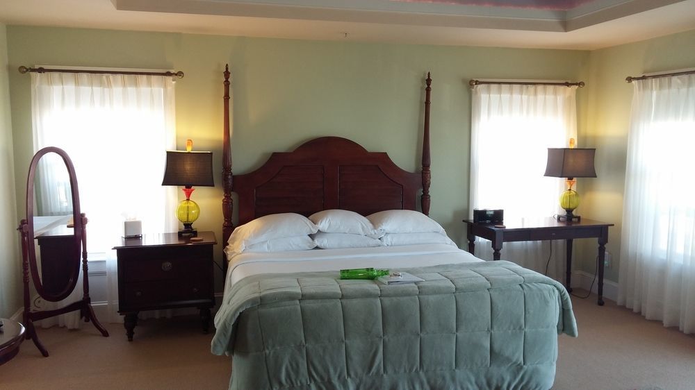 Beach Spa Bed & Breakfast Вирджиния-Бич Экстерьер фото