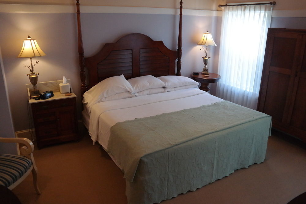 Beach Spa Bed & Breakfast Вирджиния-Бич Экстерьер фото