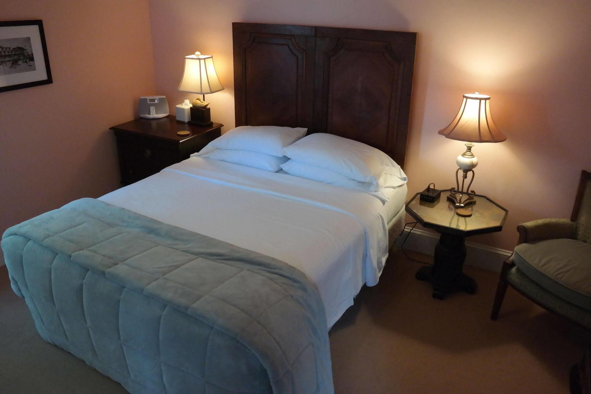 Beach Spa Bed & Breakfast Вирджиния-Бич Экстерьер фото