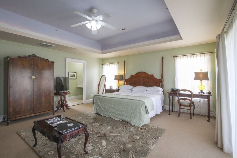 Beach Spa Bed & Breakfast Вирджиния-Бич Экстерьер фото